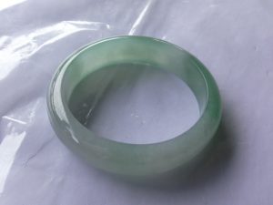 氷翡翠バングル
