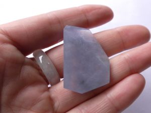 ラベンダー翡翠原石