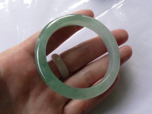 翡翠バングル