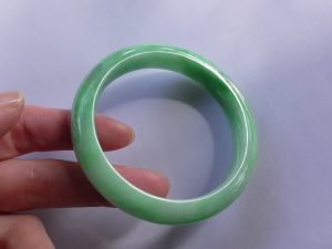 翡翠バングル