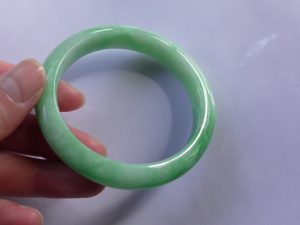翡翠バングル