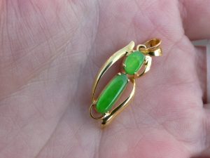 ろうかん翡翠ペンダント