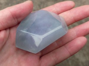 ラベンダー翡翠原石