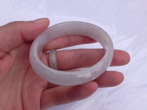 ラベンダー翡翠バングル