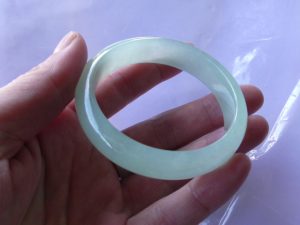 氷翡翠バングル