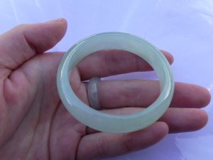 氷翡翠バングル