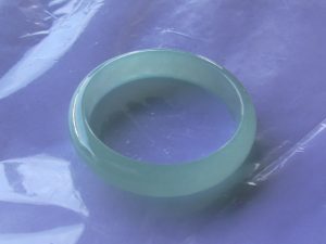 氷翡翠バングル