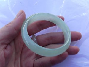 氷翡翠バングル