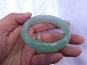 氷翡翠バングル