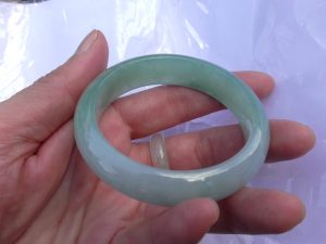 氷翡翠バングル