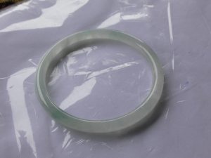氷翡翠バングル