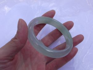 氷翡翠バングル
