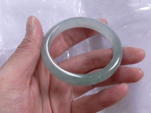 氷翡翠バングル