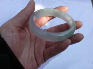 氷翡翠バングル