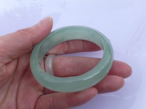氷翡翠バングル