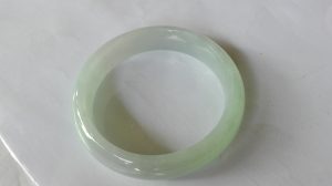 氷翡翠バングル