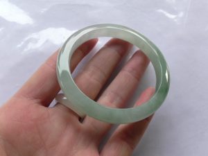 氷翡翠バングル