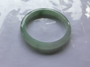 氷翡翠バングル