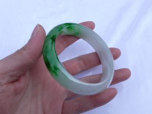 翡翠（ひすい）バングル