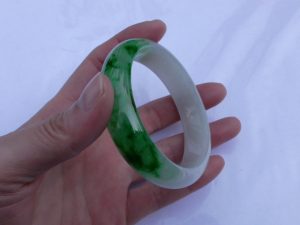翡翠（ひすい）バングル