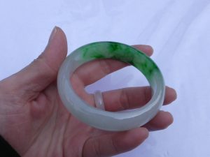 翡翠（ひすい）バングル