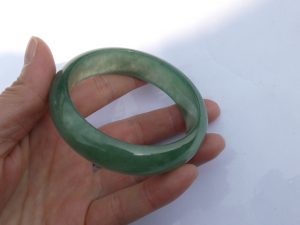 翡翠バングル