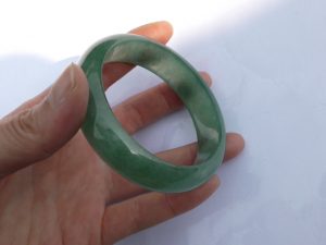 翡翠バングル