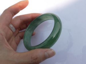 翡翠バングル