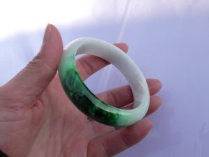 翡翠バングル