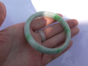 翡翠バングル