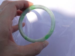 翡翠バングル