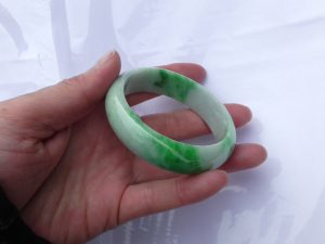 翡翠（ひすい）バングル