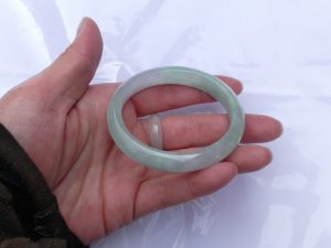 氷翡翠（ひすい）卵型バングル　手習鏡