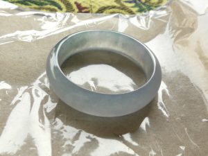 氷翡翠（ヒスイ）バングル