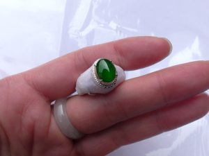 ろうかん翡翠(ひすい)ルース