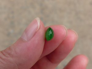 蛍光翡翠ルース