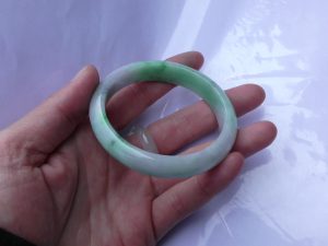 翡翠（ヒスイ）バングル