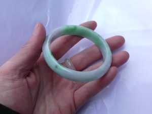 翡翠（ヒスイ）バングル