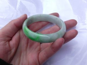 翡翠（ひすい）バングル