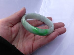 翡翠（ひすい）バングル