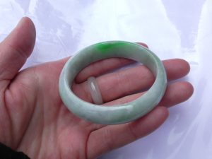 翡翠（ひすい）バングル