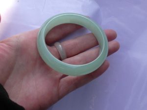 氷翡翠（ひすい）バングル