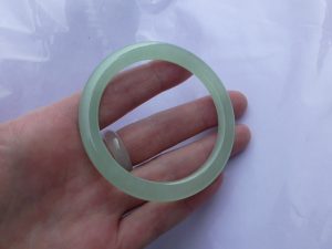 氷翡翠（ヒスイ）バングル