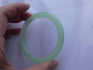 氷翡翠（ヒスイ）バングル