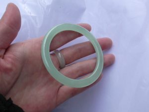 氷翡翠（ヒスイ）バングル