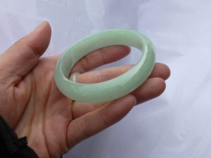 翡翠（ヒスイ）バングル