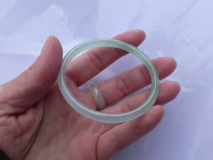氷翡翠(ヒスイ)バングル