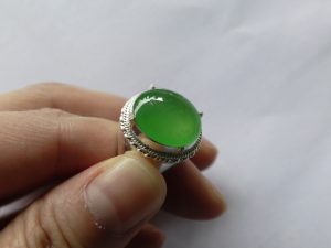 ろうかん翡翠（ひすい）ルース　巨麻呂