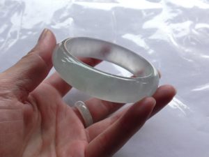 氷翡翠（ヒスイ）バングル