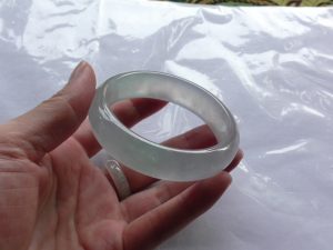 氷翡翠（ヒスイ）バングル